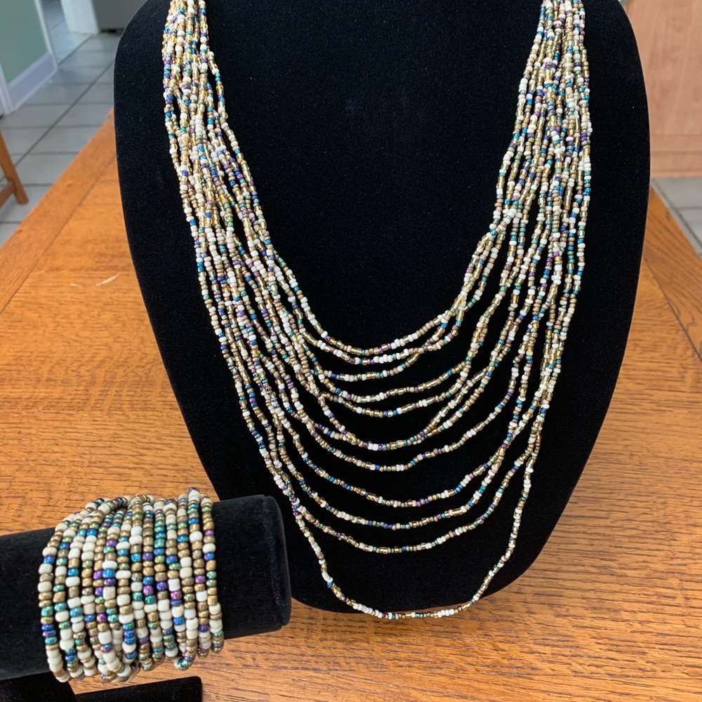 (NWOT) Hawaiian Designed Bracelet & Necklace Set